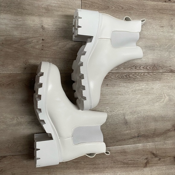 White Booties with Snake on Bottom Size 9/9.5 - Picture 1 of 3